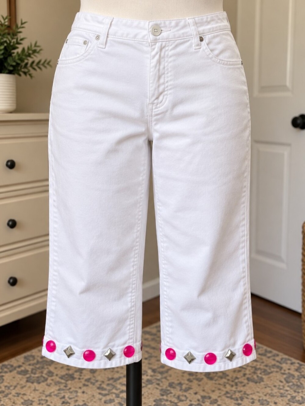 Hearts of Palm Petite 16P White Capri Pants Pink Embellished Hem